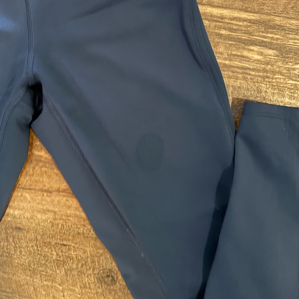 ALO Yoga Navy airlift bra and leggings - Picture 5 of 5